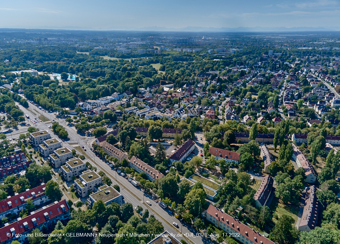 17.08.2022 - Luftbilder von der Baustelle Maikäfersiedlung in Berg am Laim